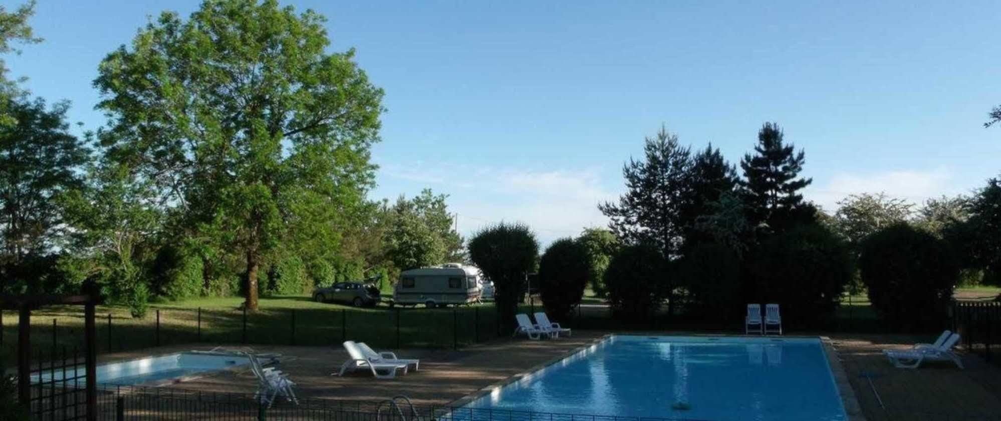 Camping De La Croix D'Arles Bourg  Esterno foto