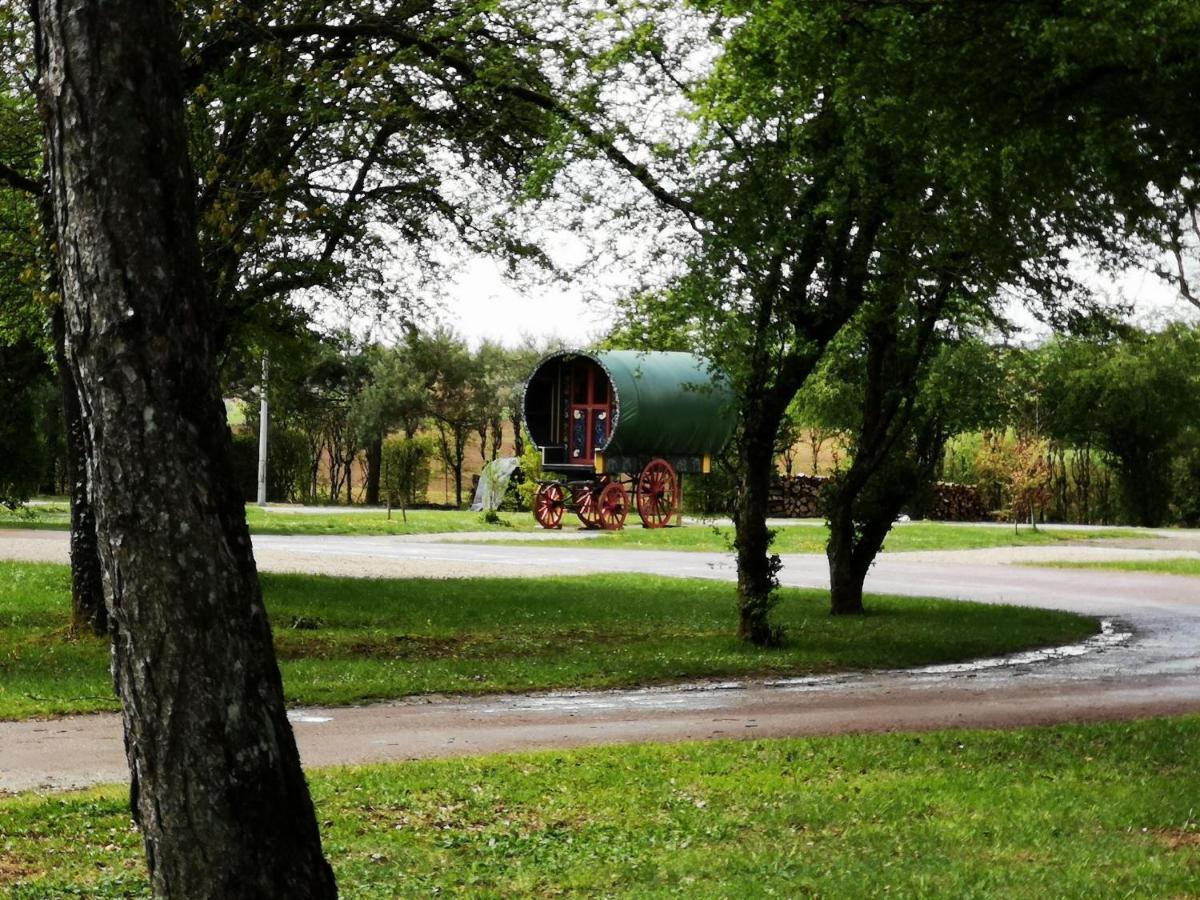 Camping De La Croix D'Arles Bourg  Esterno foto